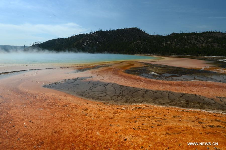 Photo taken on Aug. 19, 2013 shows the scenery of Grand Prismatic Spring in Yellowstone National Park, the United States.