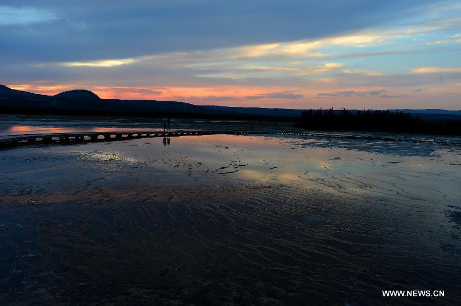 Photo taken on Aug. 19, 2013 shows the scenery of Grand Prismatic Spring in Yellowstone National Park, the United States. 