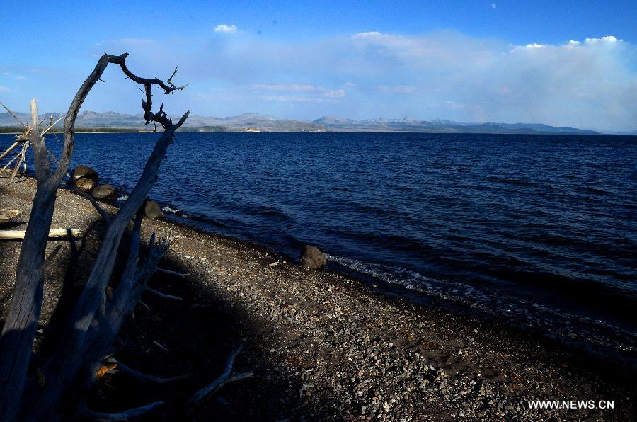 Photo taken on Aug. 17, 2013 shows the scenery of Yellowstone Lake in Yellowstone National Park, the United States. 