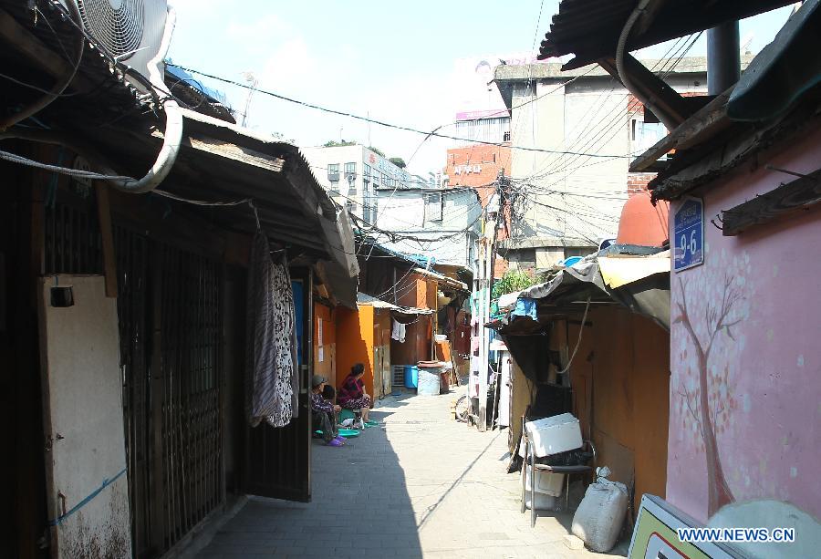 SOUTH KOREA-SEOUL-SHANTY AREA-GRAFFITI WALL