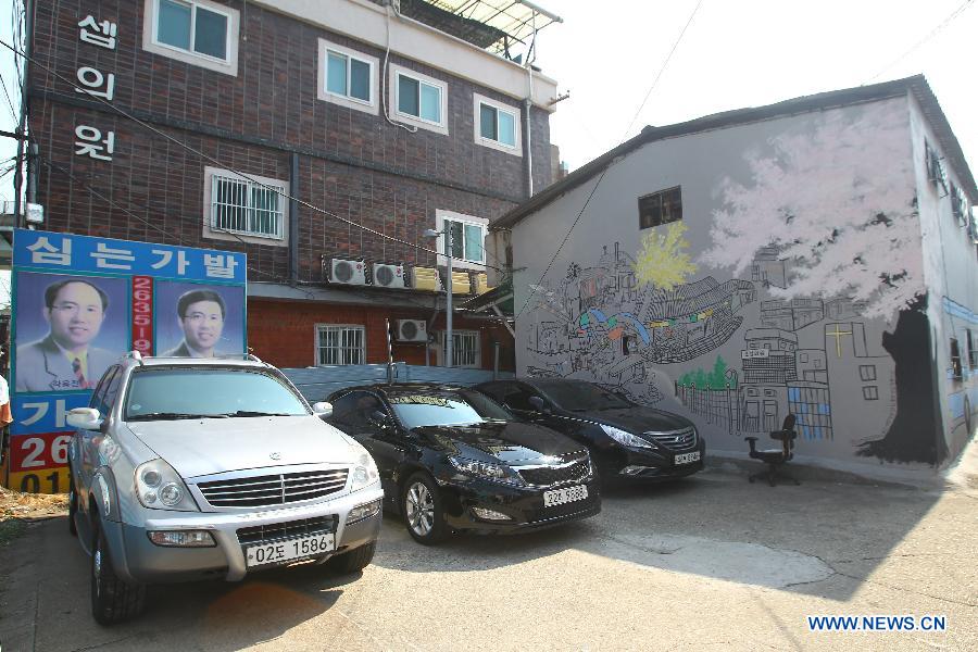 SOUTH KOREA-SEOUL-SHANTY AREA-GRAFFITI WALL