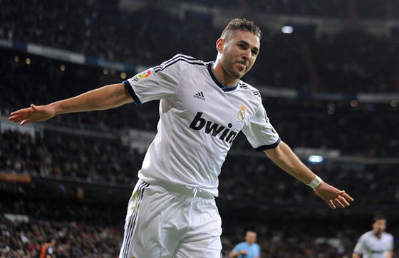 Desperate Arsenal turn to Real Madrid's Benzema to solve striker shortage