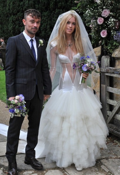 Lady Mary Charteris&apos; wedding dress, one of the &apos;Top 10 worst celeb wedding gowns&apos; by China.org.cn.