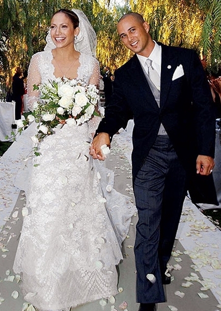 Jennifer Lopez&apos;s wedding dress, one of the &apos;Top 10 worst celeb wedding gowns&apos; by China.org.cn.