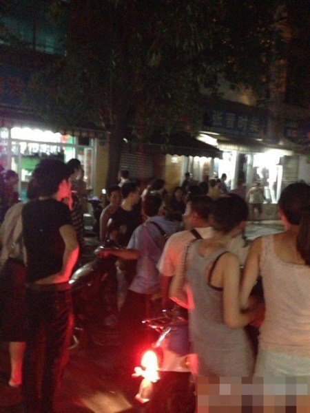 A knife-wielding man hacked 10 people on Sunday evening in downtown Chengdu, capital city of Southwest China's Sichuan Province, local police said.