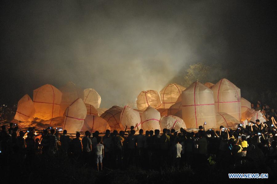 #CHINA-QIONGHAI-SKY LANTERN (CN)