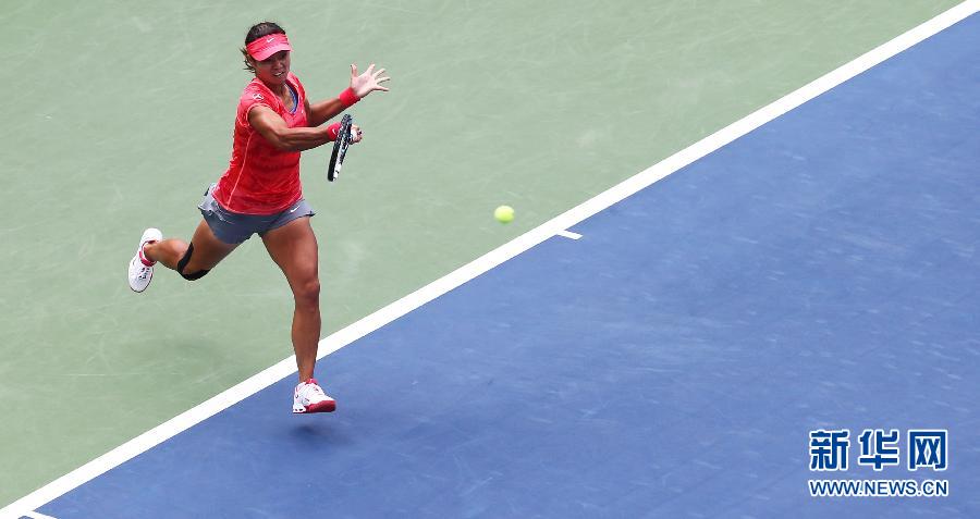 Li Na of China returns a shot to Sofia Arvidsson of Sweden during their 2013 US Open women's singles match at the USTA Billie Jean King National Tennis Center August 28, 2013 in New York.