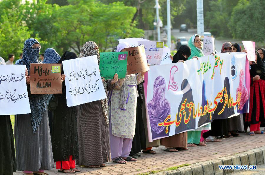 Pakistani women covering their faces with Hijab hold placards during a rally to mark World Hijab Day in Islamabad, capital of Pakistan, Sept. 4, 2013. Nationwide rallies were organized to highlight the importance and value of hijab for Muslim women in Pakistan. [Photo/Xinhua]