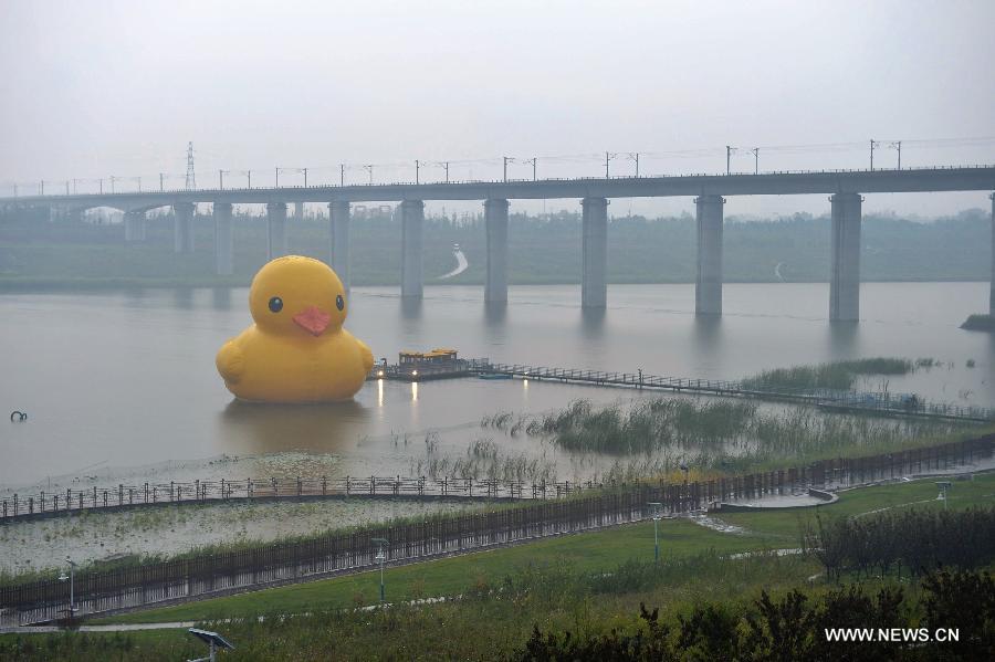 CHINA-BEIJING-GIANT RUBBER DUCK (CN)