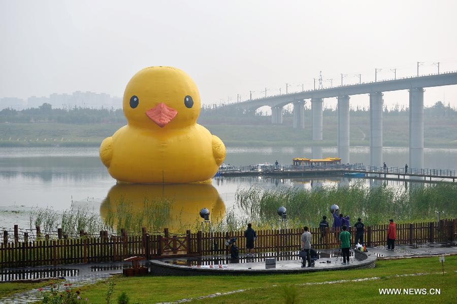 CHINA-BEIJING-GIANT RUBBER DUCK (CN)