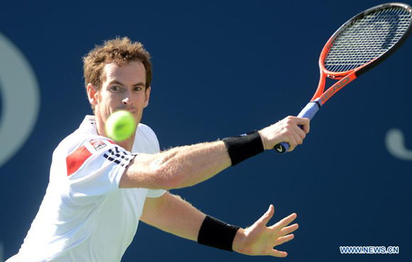 Andy Murray of Britain returns the shot during the men's singles quarterfinal match against Stanislas Wawrinka of Switzerland at the U.S. Open tennis championships in New York, United States on Sept. 5, 2013.(Xinhua/Wang Lei)