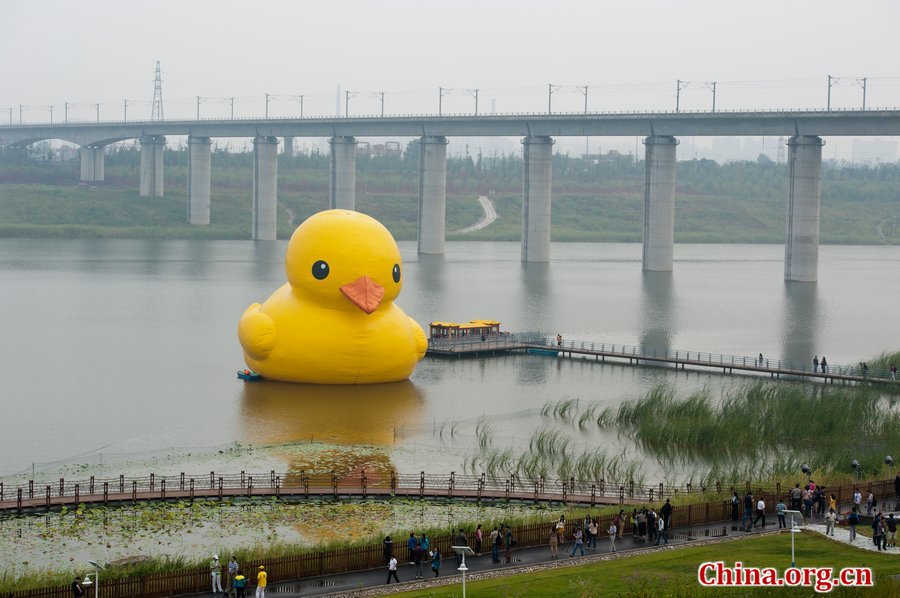 A giant rubber duck is seen on a lake in the Garden Expo Park in Beijing, capital of China, Sept. 6, 2013. The 18-meter-tall inflatable rubber duck, created by Dutch artist Florentijn Hofman, is expected to visit Beijing from September to October. [Photo / Chen Boyuan / China.org.cn]