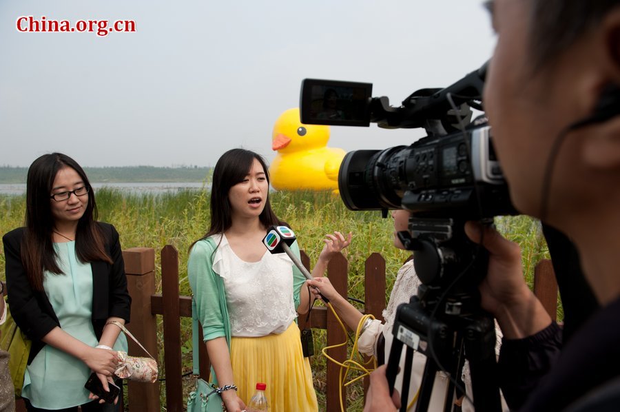 A giant rubber duck is seen on a lake in the Garden Expo Park in Beijing, capital of China, Sept. 6, 2013. The 18-meter-tall inflatable rubber duck, created by Dutch artist Florentijn Hofman, is expected to visit Beijing from September to October. [Photo / Chen Boyuan / China.org.cn]