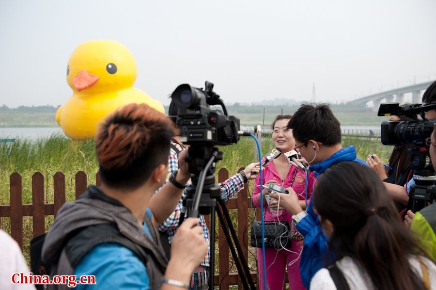 A giant rubber duck is seen on a lake in the Garden Expo Park in Beijing, capital of China, Sept. 6, 2013. The 18-meter-tall inflatable rubber duck, created by Dutch artist Florentijn Hofman, is expected to visit Beijing from September to October. [Photo / Chen Boyuan / China.org.cn]