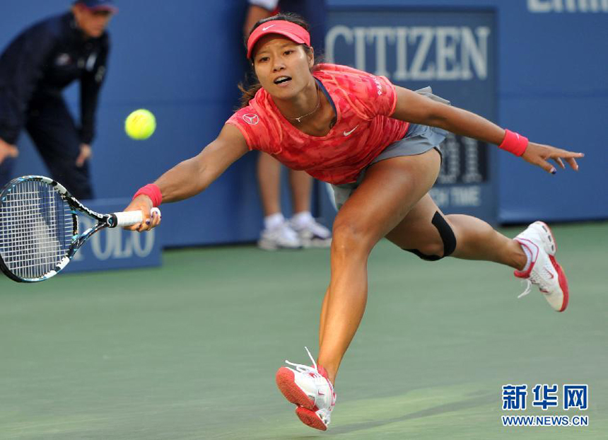 World number six Li Na of China failed to advance to her second Grand Slam final in the season after losing to No. 1 seed Serena Williams of the United States 6-0, 6-3 in the US Open here on Friday.