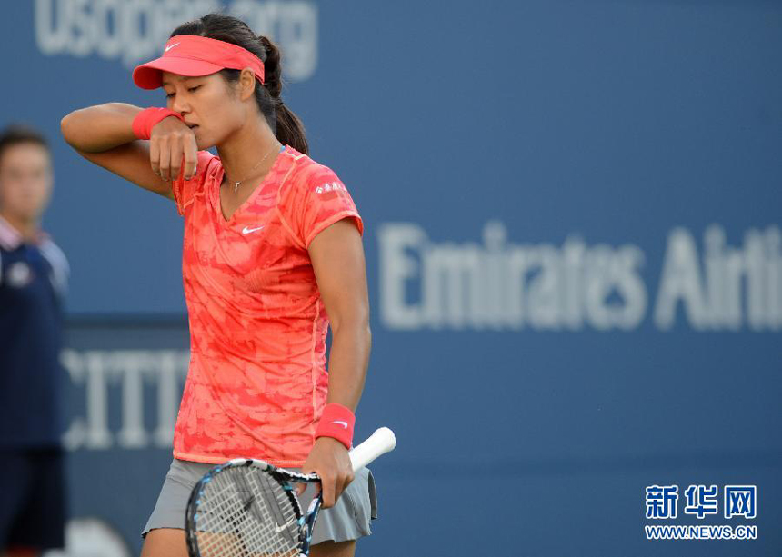 World number six Li Na of China failed to advance to her second Grand Slam final in the season after losing to No. 1 seed Serena Williams of the United States 6-0, 6-3 in the US Open here on Friday.