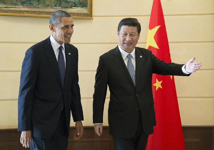 Chinese President Xi Jinping (R) meets with U.S. President Barack Obama in St. Petersburg, Russia, Sept. 6, 2013. 
