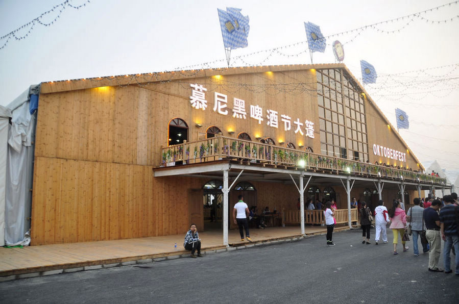 The Munich Oktoberfest started its first-ever tour of Beijing at the Beijing Olympic Park on September 6, 2013. The festival, which will run until September 21, wows beer lovers with a full range of authentic traditional beers and food from Germany.