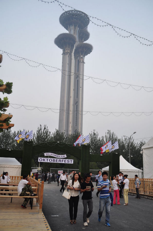 The Munich Oktoberfest started its first-ever tour of Beijing at the Beijing Olympic Park on September 6, 2013. The festival, which will run until September 21, wows beer lovers with a full range of authentic traditional beers and food from Germany.