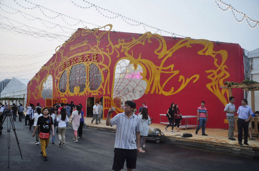 The Munich Oktoberfest started its first-ever tour of Beijing at the Beijing Olympic Park on September 6, 2013. The festival, which will run until September 21, wows beer lovers with a full range of authentic traditional beers and food from Germany.