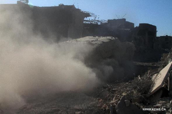 A tank is seen at the battlefront of Jobar, near the capital of Damascus, on Aug. 24, 2013. Some Syrian soldiers on Saturday suffered suffocation after rebel militants released chemical substance around their hideouts near Damascus, the state-TV reported. [Xinhua/Bassem]