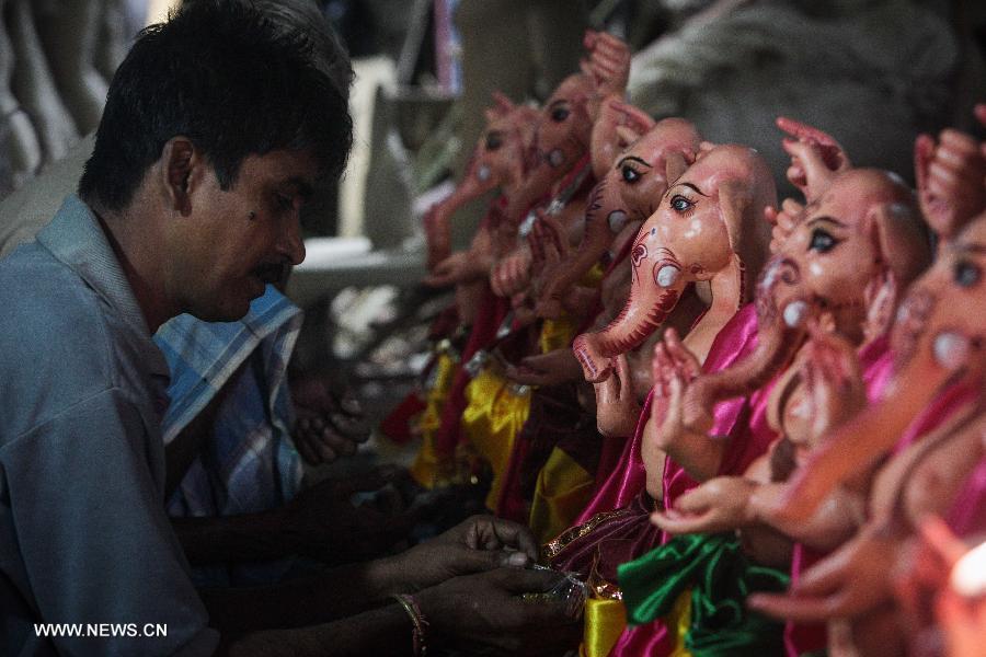 INDIA-NEW DELHI-GANESHA CHATURTHI FESTIVAL-PREPARATION