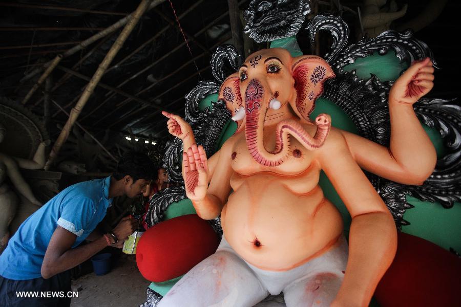 INDIA-NEW DELHI-GANESHA CHATURTHI FESTIVAL-PREPARATION