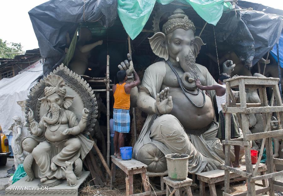 INDIA-CALCUTTA-GANESHA CHATURTHI FESTIVAL-PREPARATION