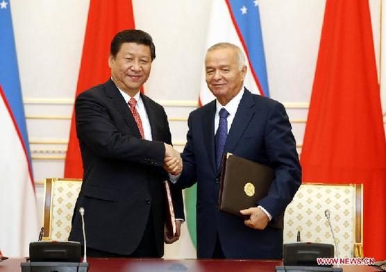 Chinese President Xi Jinping (L) shakes hands with Uzbekistan's President Islam Karimov after signing a series of cooperation documents in Tashkent, Uzbekistan, Sept. 9, 2013. Xi arrived here on Sept. 8, 2013 for a state visit to Uzbekistan. [Ju Peng/Xinhua]