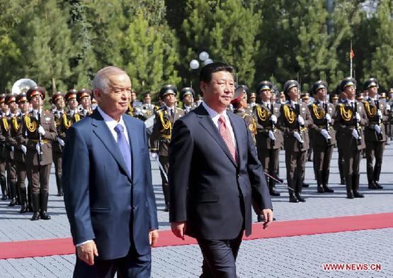 Chinese President Xi Jinping (R front) attends a welcome ceremony held by Uzbekistan's President Islam Karimov before their talks in Tashkent, Uzbekistan, Sept. 9, 2013. Xi arrived here on Sept. 8, 2013 for a state visit to Uzbekistan. [Ding Lin/Xinhua]