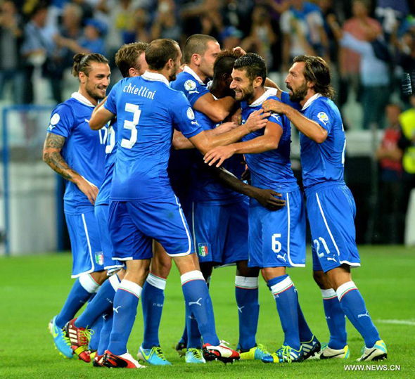 Italian players celebrate after scoring against Czech republic during a qualifying match for the Brazil's World Cup 2014, at Juventus Stadium in Torin, Italy, on Sept. 10, 2013. Italy won the game 2-1 and qualified to the 2014 FIFA World Cup in Brazil. (Xinhua/Xu Nizhi)   