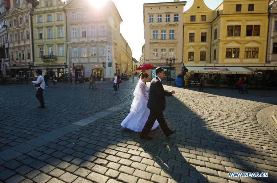 CZECH-PRAGUE-DAILY LIFE-A CITY FOR LOVERS