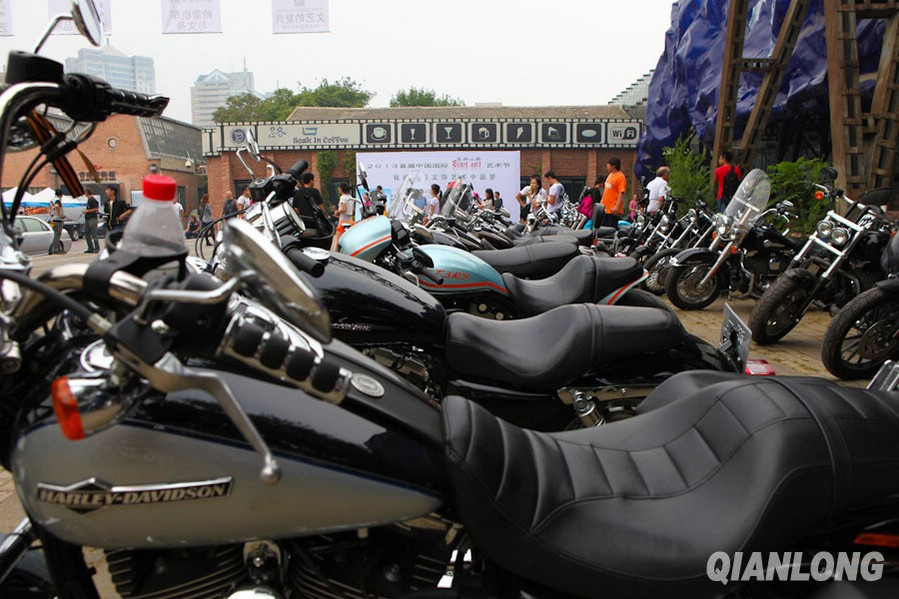 Harley Davidson Motorcycle Gathering Cn 