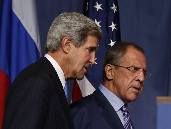 U.S. Secretary of State John Kerry and Russian Foreign Minister Sergei Lavrov holds a joint press conference in Geneva, Sept. 12, 2013. [Xinhua] 