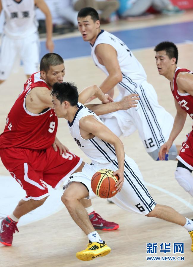 Guangdong successfully defended their men's basketball title at the Chinese National Games, outgunning hosts Liaoning 69-63 on Sept 12, 2013.