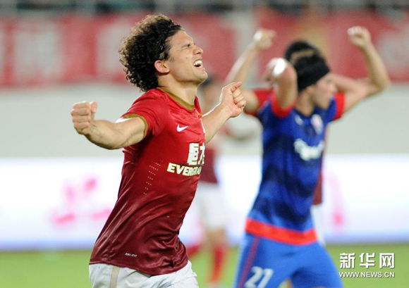  Elkeson celebrated after hitting the winner for Evergrande.