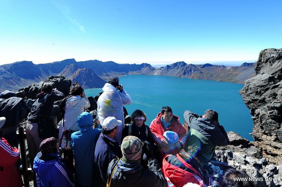 Tourists visit the Changbai Mountain in northeast China's Jilin Province, Sept. 15, 2013. 