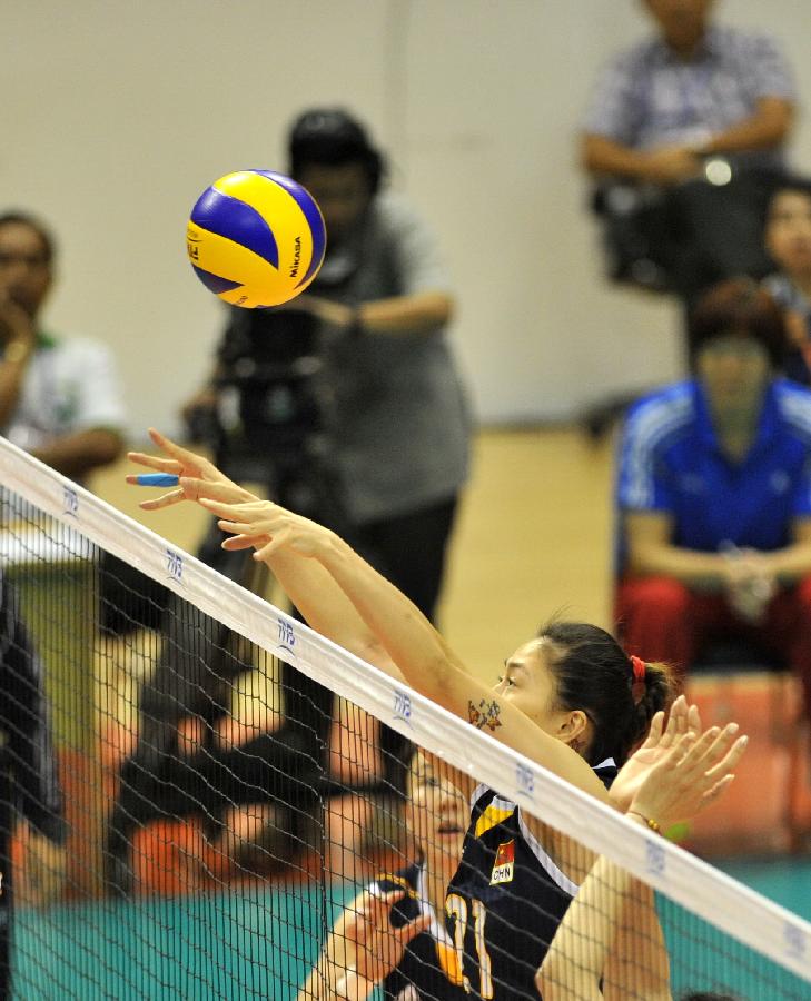  Defending champions China beat India 3-0 at 17th Asian Senior Women's Volleyball Championship at Chatchai Hall on Sep. 15, 2013.