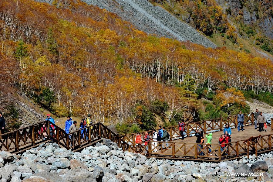 Tourists visit the Changbai Mountain in northeast China&apos;s Jilin Province, Sept. 15, 2013. The Changbai Mountain will witness a travel peak as the Mid-Autumn Festival and the National Day holidays are coming. 