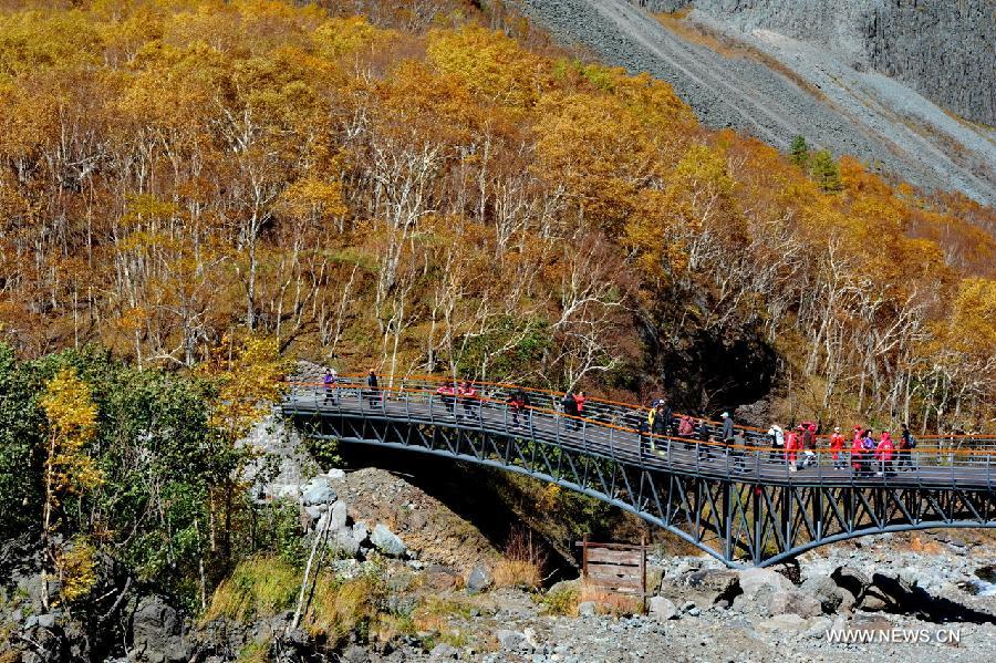 Tourists visit the Changbai Mountain in northeast China&apos;s Jilin Province, Sept. 15, 2013. The Changbai Mountain will witness a travel peak as the Mid-Autumn Festival and the National Day holidays are coming.
