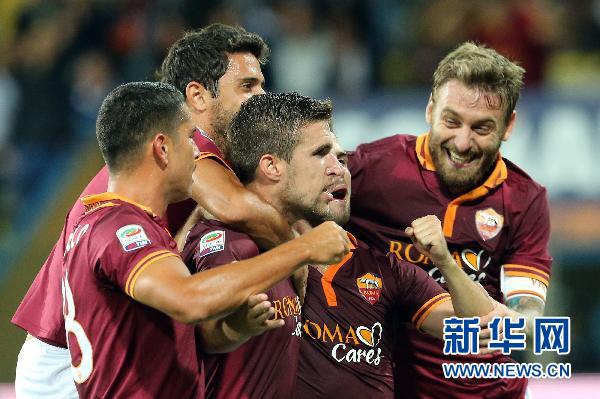  Roma came from behind to move joint-top of Serie A with a win at Parma.