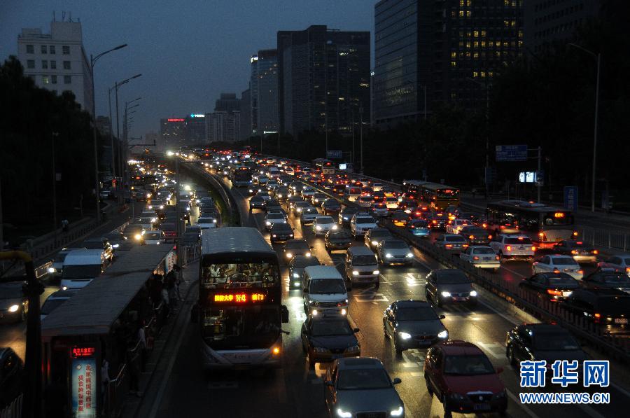 The Beijing Municipal Commission of Transport has announced that as of Monday, Beijing has been experiencing the worst traffic congestion of the month, and that September is expected to be the most congested month of the year due to a series of holidays starting from Monday. 