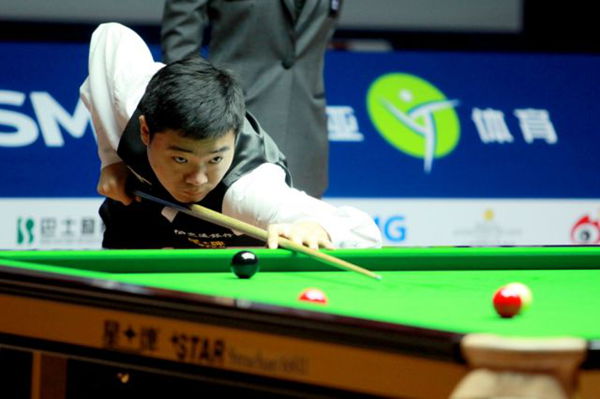  Ding Junhui will face Xiao Guodong in the first ever world ranking final between two Chinese players at the Shanghai Masters on Sunday.