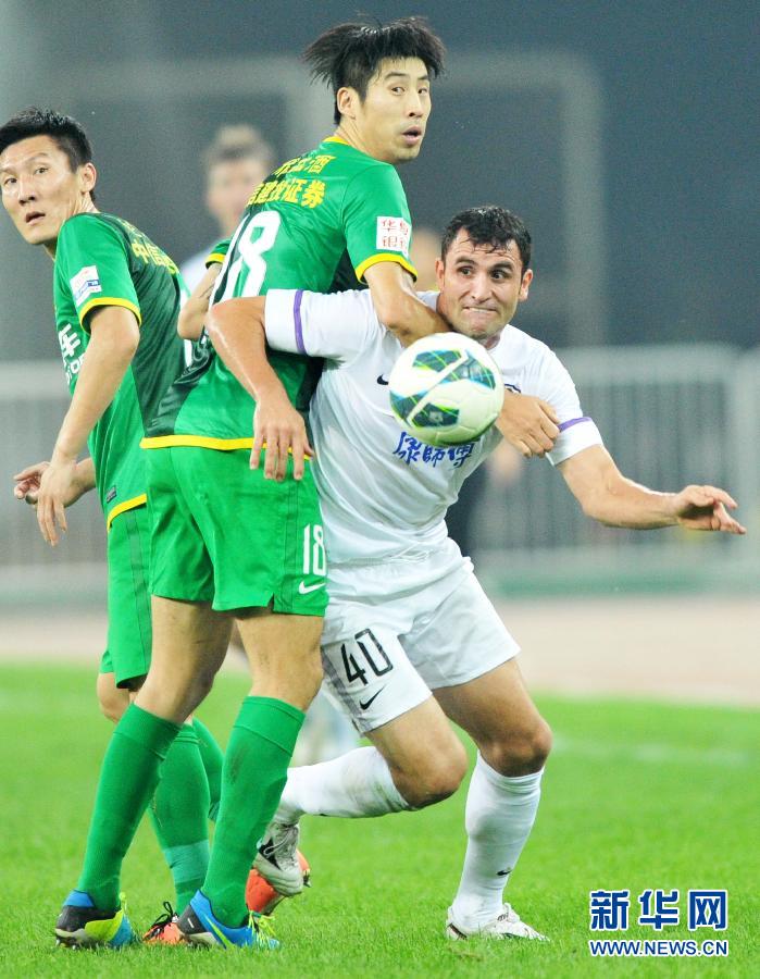 Tianjin Teda beat Beijing Guoan 1-0 at home in a CSL match on Sep.21, 2013. 