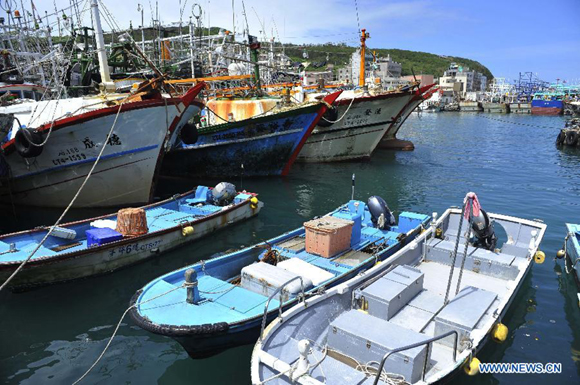 Fishing boats stay in a harbor to avoid typhoon Usagi in Xinbei City, southeast China's Taiwan, Sept. 20, 2013. The meteorological department of Taiwan issued warning on Typhoon Usagi on Friday, and forecasted heavy rainstorms and potential floods in many areas of Taiwan.