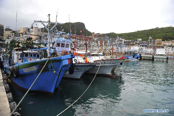 Fishing boats stay in a harbor to avoid typhoon Usagi in Xinbei City, southeast China&apos;s Taiwan, Sept. 20, 2013. The meteorological department of Taiwan issued warning on Typhoon Usagi on Friday, and forecasted heavy rainstorms and potential floods in many areas of Taiwan. 