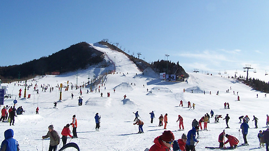 Changchun Lianhuashan Ski Slope, one of the 'top 10 attractions in Changchun, China' by China.org.cn.
