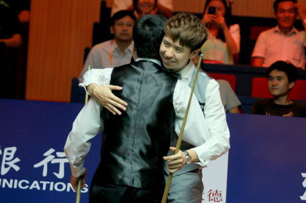  Ding and Xiao embraced after the historic final.