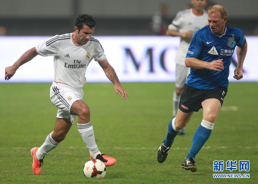  Figo ran with the ball.