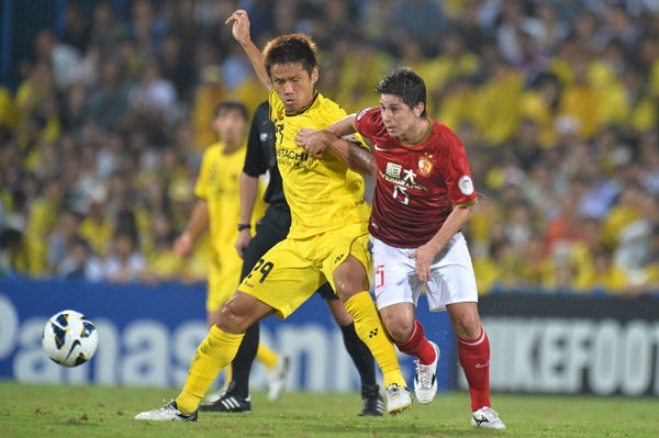 Argentinian playmaker Dario Conca (right) scored as Chinese Super League champions beat Kashiwa Reysol 4-1 in Wednesday’s AFC Champions League semi-final first leg in Japan. 